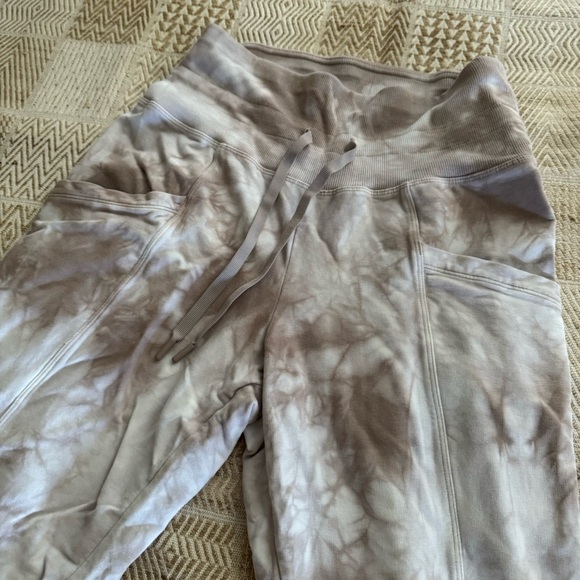 All In Motion Super High Rise Tie- Dye Joggers - Picture 3 of 7